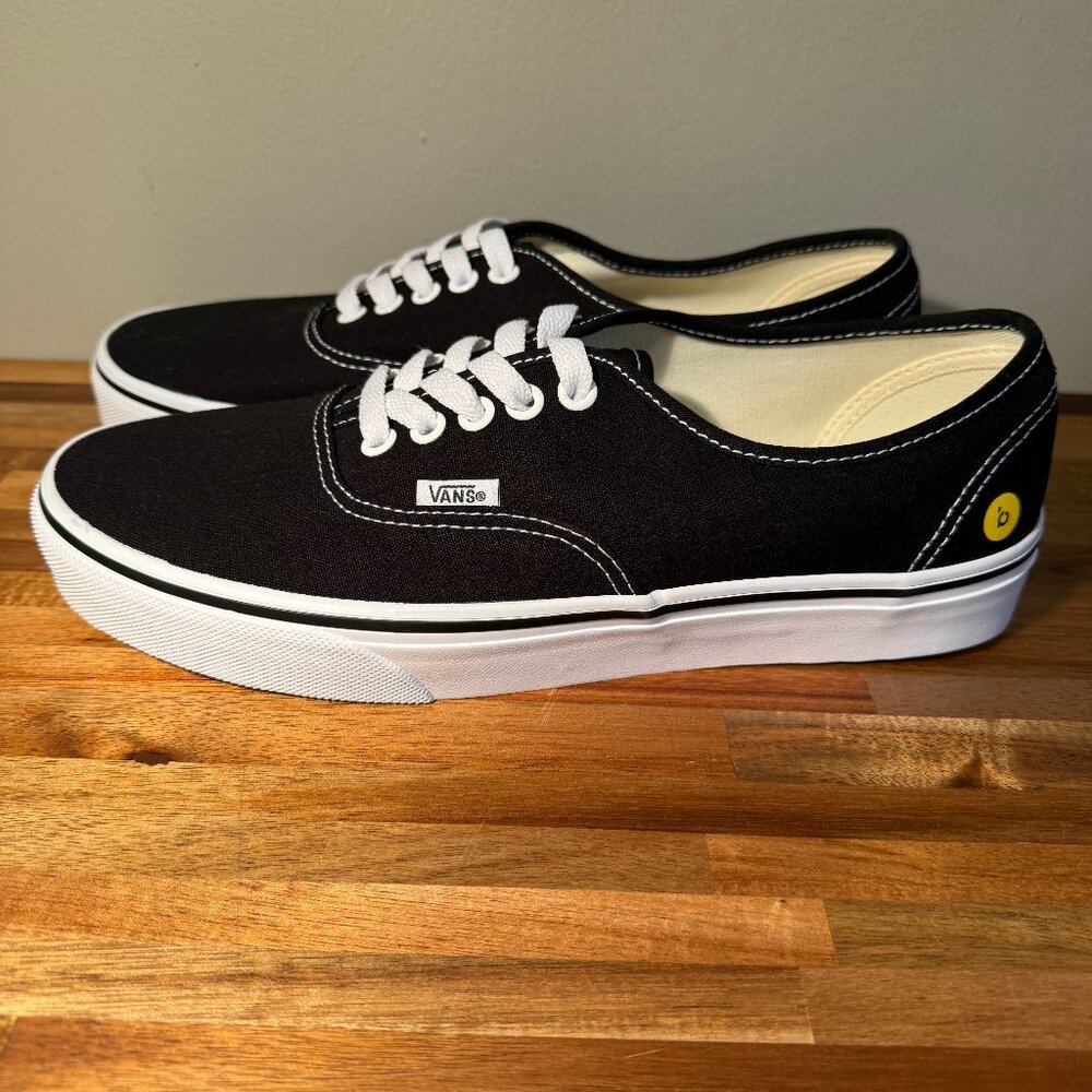 VANS Skate Authentic Shoe Size - Black.  Mens 8.5, Womens 10